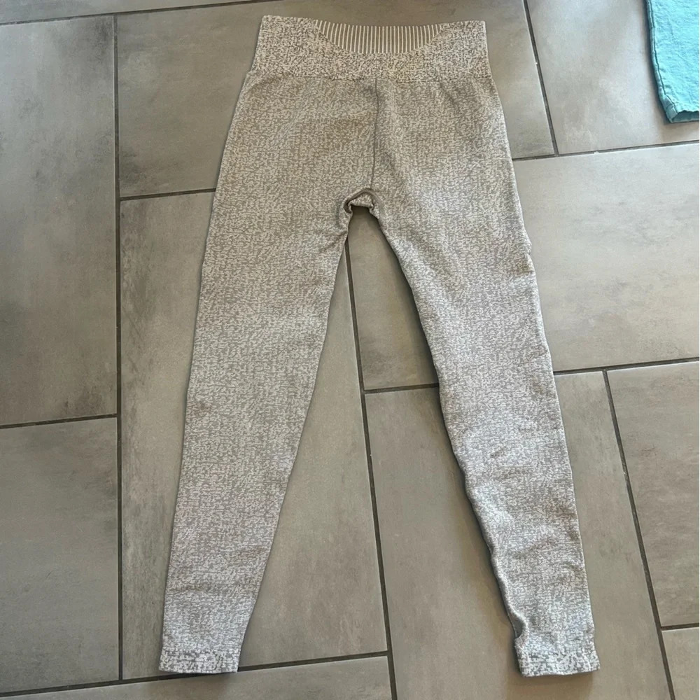 Gymshark Gray Leggings - Picture 4 of 4